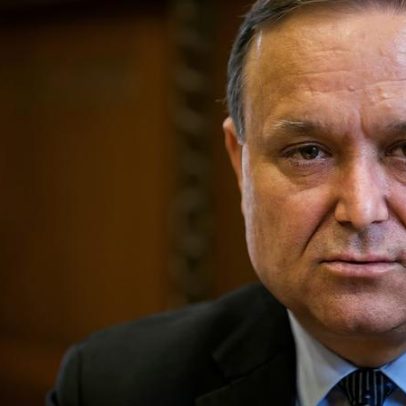 Defesa de ex-autarca admite condenação por violação de segredo