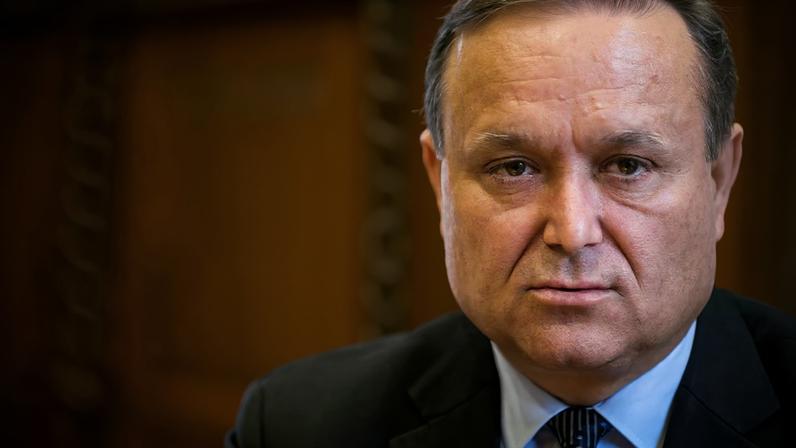 Defesa de ex-autarca admite condenação por violação de segredo