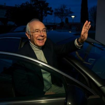 Mendes quer ser candidato da estabilidade e poupa governo