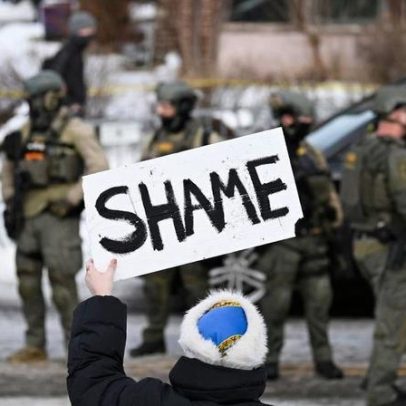Agentes do ICE detêm menino de 5 anos que voltava da escola em Minnesota