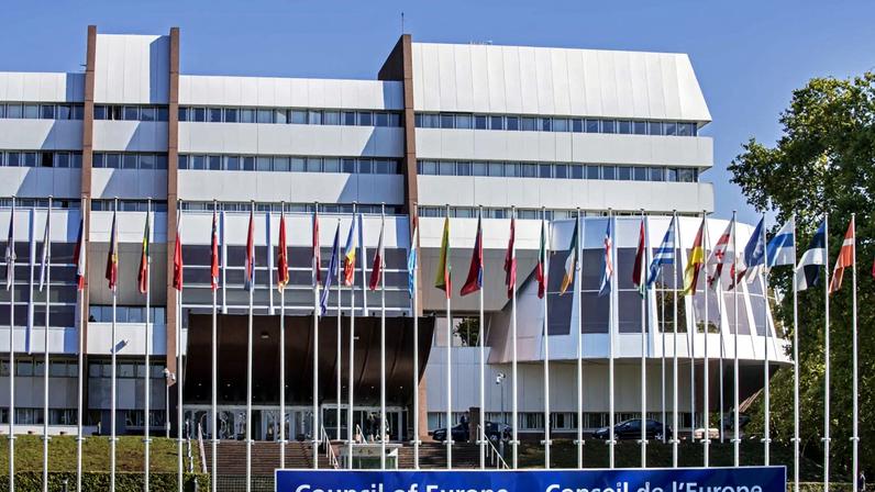 Falta de proteção para mulheres violadas em França preocupa Conselho da Europa