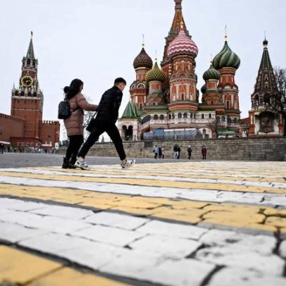 Kremlin exige retirada de tropas do leste da Ucrânia para alcançar paz
