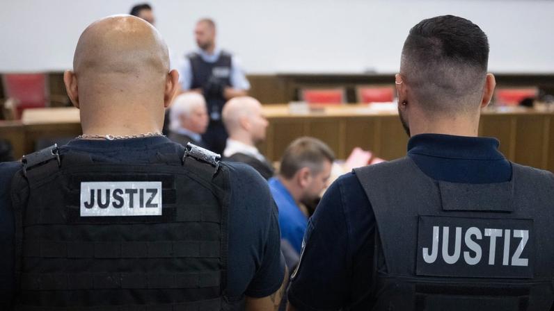 Alemanha leva oito jovens alegadamente "separatistas" neonazis a tribunal