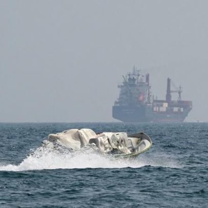 Guarda Revolucionária do Irão realiza exercício com fogo real no Estreito de Ormuz