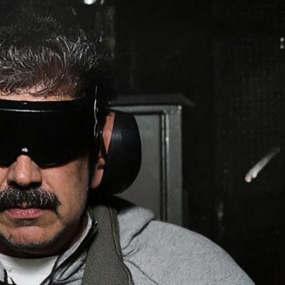 Trump pública foto de Maduro algemado com olhos tapados