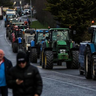 Agricultores franceses bloqueiam depósito de petróleo e silos na UE/Mercosul