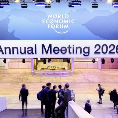 Trump chega a Davos com atraso de 3 horas por problema com avião