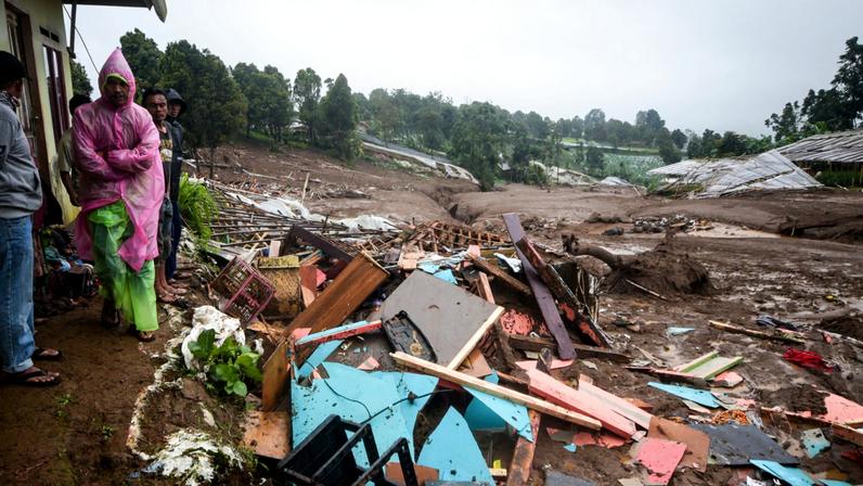 Indonésia: Resgate de 80 desaparecidos em deslizamento de terras continua