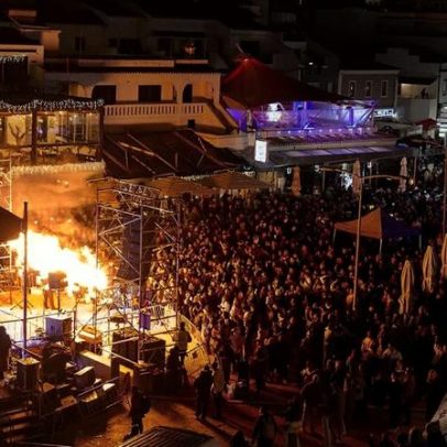Praia do Carvoeiro celebra entrada em 2026 com milhares de pessoas