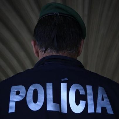 PSP detém homem de 22 anos em Gaia por violência doméstica e apreende armas