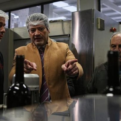 Mecânico Ventura quer liderar o país e afirma beber com moderação