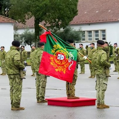 Estandarte Nacional regressa ao RI14 após missão NATO na Roménia