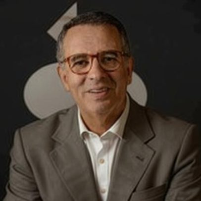 Vendas mundiais da Mercedes-Benz caem 10% em 2025