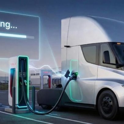 Tesla apresenta megacharger com recarga de 1206 kW em camião elétrico