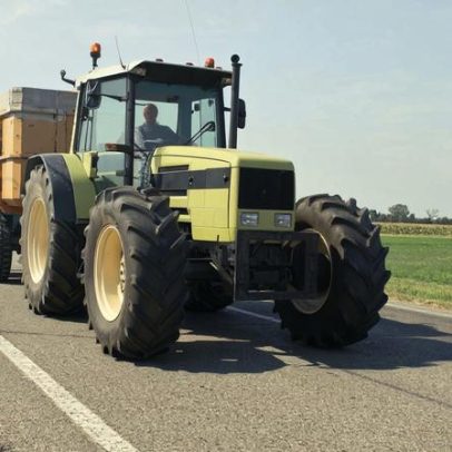 Tratores em marcha lenta em Serpa contra acordo Mercosul