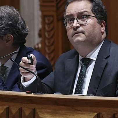 CH critica o afastamento de docentes apenas por tempo