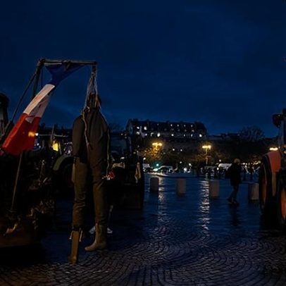Acordo com Mercosul em foco; agricultores furam barreiras em Paris
