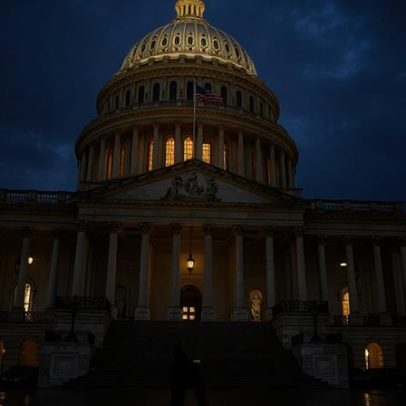 Senado aprova limitação do poder de Trump para ataques na Venezuela