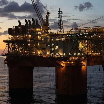 EUA sancionam quatro empresas por transportarem petróleo venezuelano