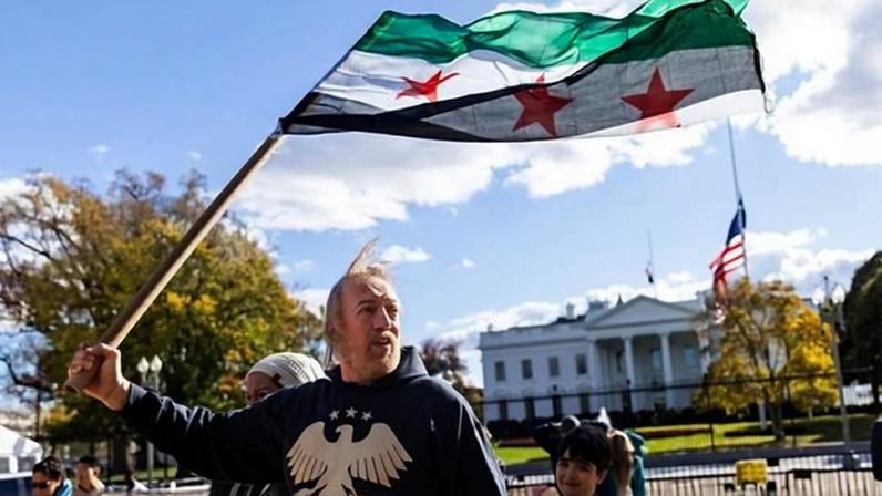 Doente oncológica em fase terminal deitada no chão das urgências do Hospital de Coimbra por falta de macas