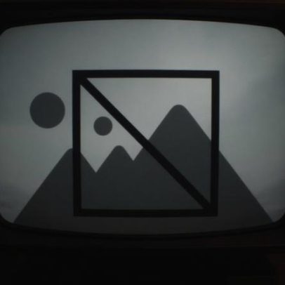 Professor de natação detido por alegados abusos de menores