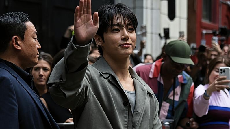 Brasileira detida em Seul por perseguição a Jungkook; alega transtorno