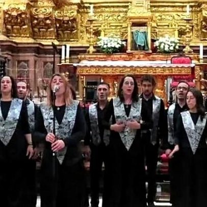 Warren Buffett reform-se aos 95, mas mantém ligação aos negócios