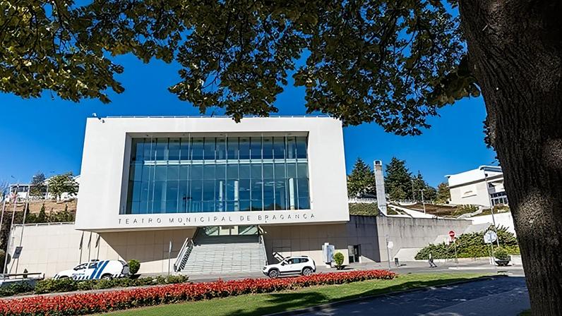 Grok diz ter identificado falhas "nas salvaguardas" do X e que vai "corrigi-las urgentemente"