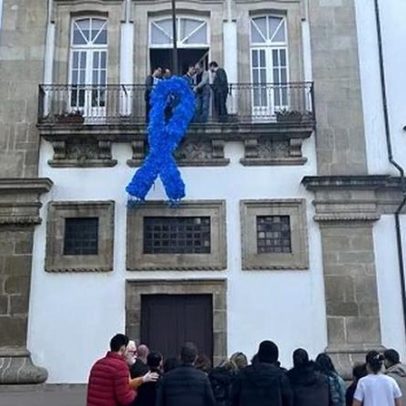 Mês da Prevenção encerra com criação do Laço Azul Humano