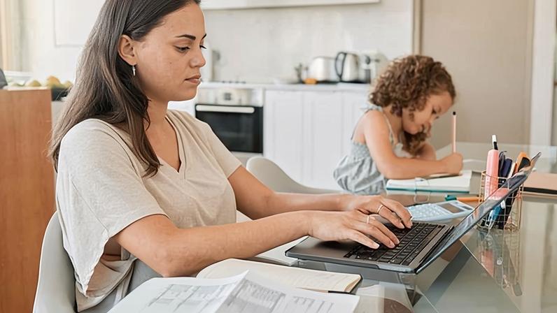 Famílias impedidas de trabalhar por falta de respostas para jovens com deficiência
