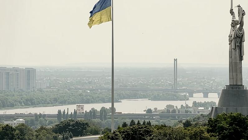 Relações laborais tornam-se mais instáveis e individualizadas, diz Freitas