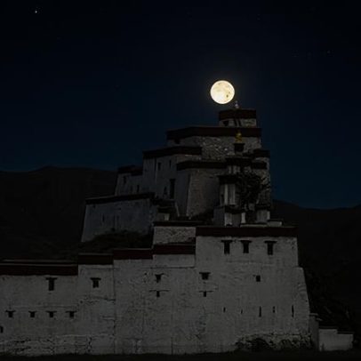 Primeira superlua de 2026 ocorre este sábado