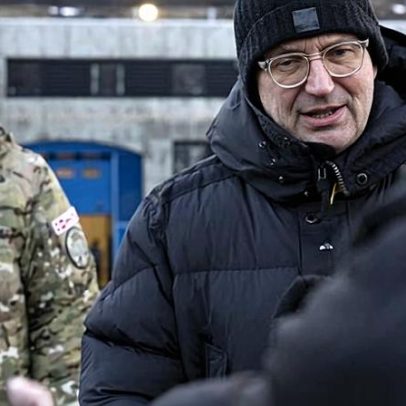 Ministro da Defesa da Dinamarca em Nuuk para acalmar população