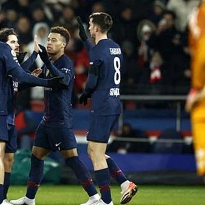 PSG vence Paris FC e fica a um ponto do líder Lens