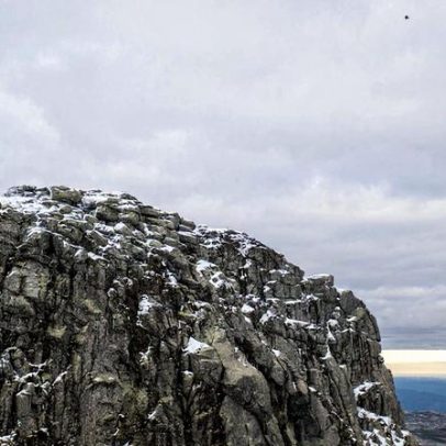 Acessos à Serra da Estrela cortados pela neve