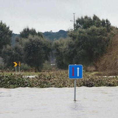 Mais de 30 vias condicionadas no Porto por inundações