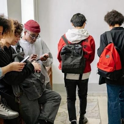 Europa: jovens adultos têm mais problemas de saúde mental que os idosos