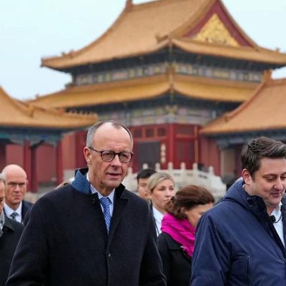 Merz visita a Cidade Proibida durante negociações comerciais na China