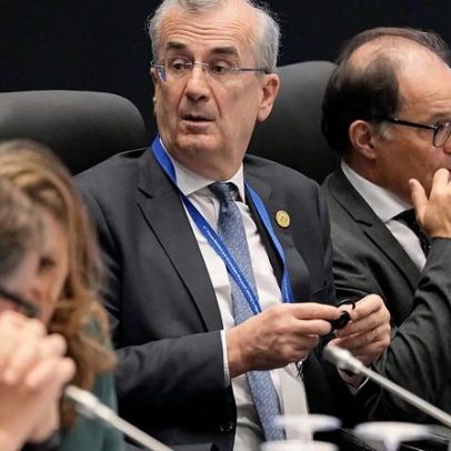 Governador do banco central francês demite-se, deixando a sucessão para Macron