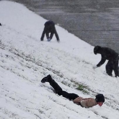 Japão: esculturas de neve e gelo atraem visitantes a festival de inverno