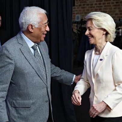 Líderes europeus abraçam Europa a duas velocidades; Macron fixa prazo até junho