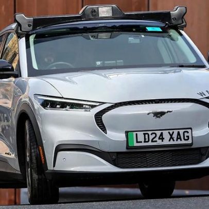 Robotáxis são testados em Londres em táxis sem condutor