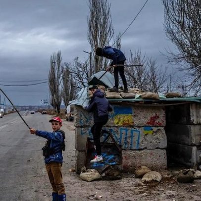 Ex-prisioneiro ucraniano relata ter limpado celas de tortura sob tropas russas