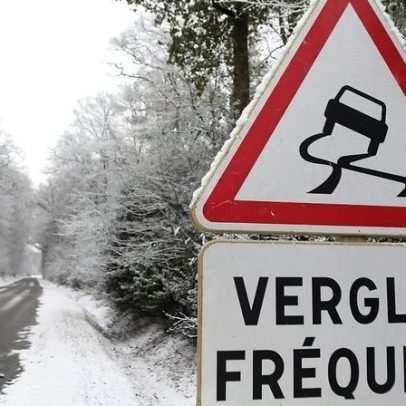 Homem sobrevive cinco dias preso dentro de veículo