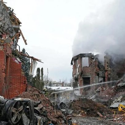 Ataques russos mortais atingem subúrbio de Kiev e infraestruturas energéticas