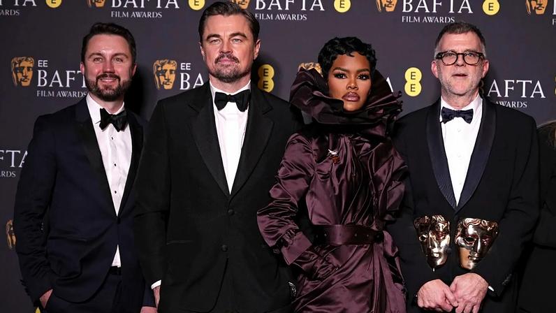 Da esquerda: Andy Jurgensen, Leonardo DiCaprio, Teyana Taylor e Paul Thomas Anderson na 79.ª edição dos British Academy Film Awards, Londres, 22 fev. 2026