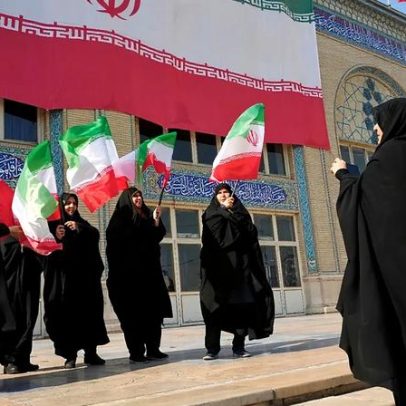 Estudantes iranianos prolongam protestos antigovernamentais em Teerão