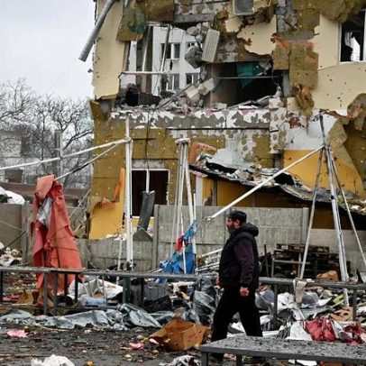 Ataques de drones e mísseis russos matam cinco ucranianos antes de Munique