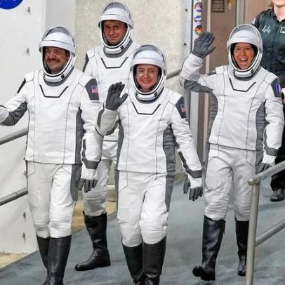 Astronautas internacionais partem para a ISS após evacuação médica da NASA