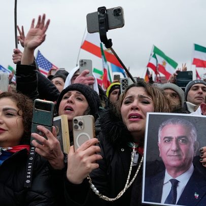 Mais de 200 mil em Munique apoiam Reza Pahlavi e mudança no Irão